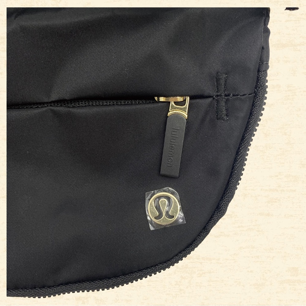 Lululemon All Night Festival Bag 2L (Black/Gold) - Picture 3 of 7